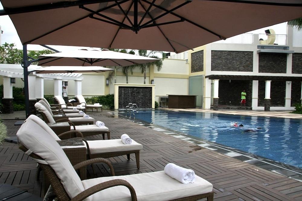 โรงแรม ดิ อเวนิว พลาซ่า นากา ภายนอก รูปภาพ