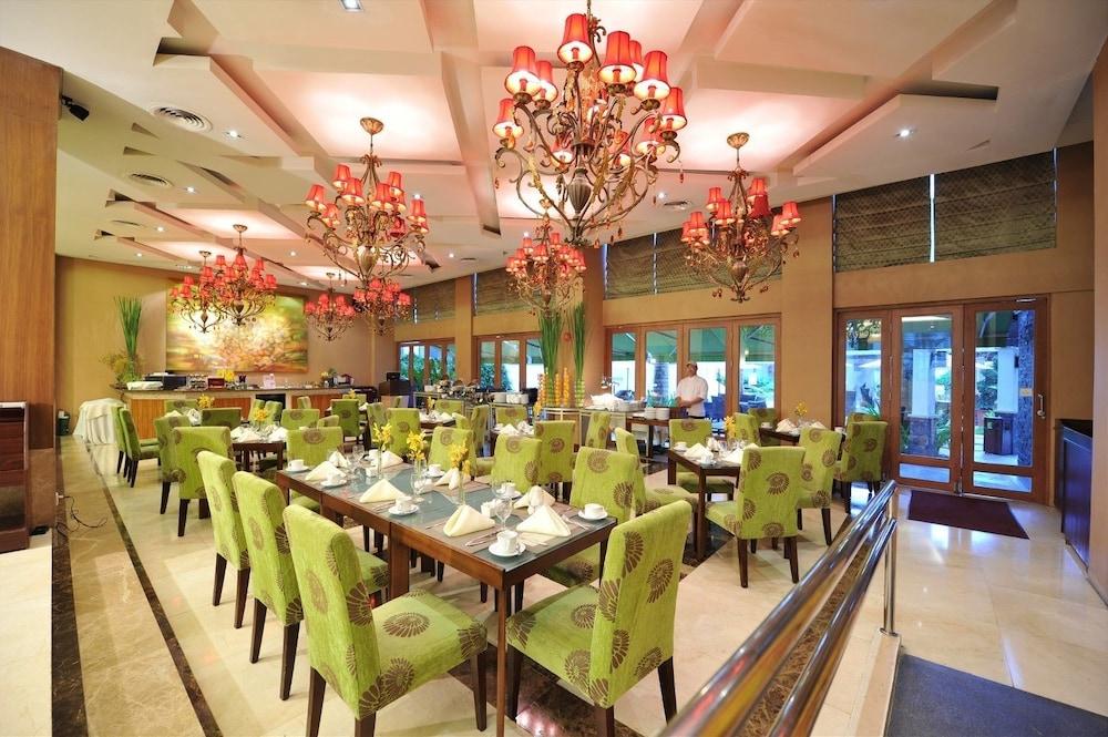 โรงแรม ดิ อเวนิว พลาซ่า นากา ภายนอก รูปภาพ