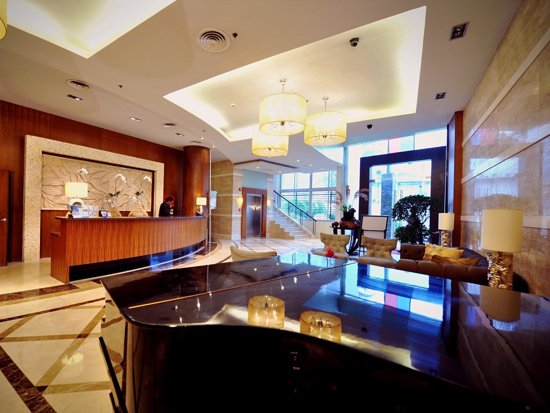 โรงแรม ดิ อเวนิว พลาซ่า นากา ภายนอก รูปภาพ