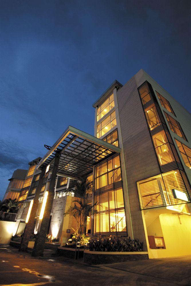 โรงแรม ดิ อเวนิว พลาซ่า นากา ภายนอก รูปภาพ