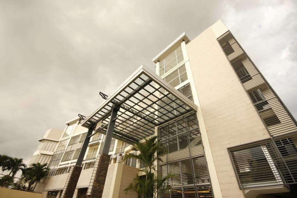 โรงแรม ดิ อเวนิว พลาซ่า นากา ภายนอก รูปภาพ